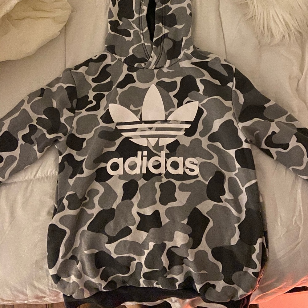 Women’s adidas sweatshirt
